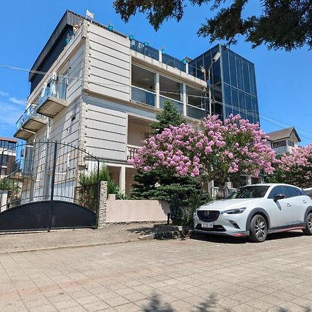 Hotel Tirkius House Kobuleti Esterno foto
